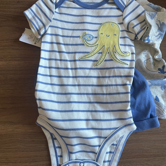 NWT Carters 3 piece set 6 months - Picture 3 of 3